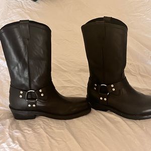 Like new black leather men’s boots